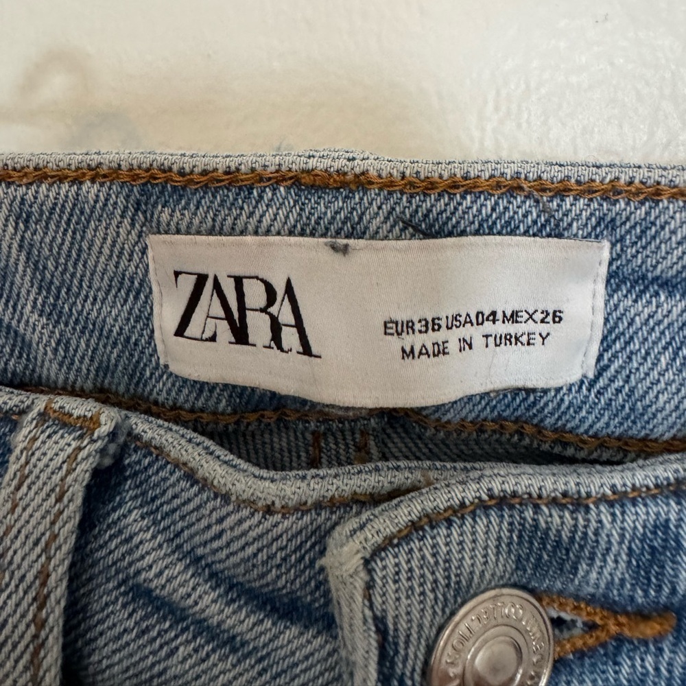 Zara Midrise Straight Light Wash Jean Size 4 - Picture 2 of 4